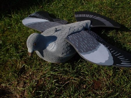 Vliegende geflockte duif + duif connector (beugel)