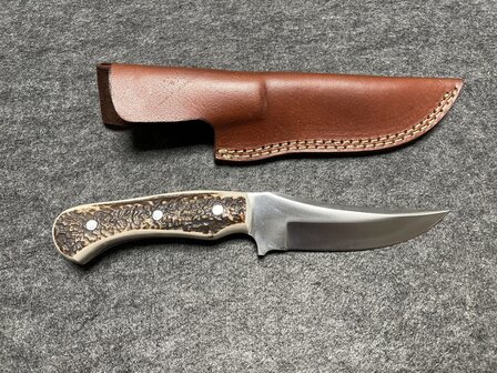 Waidmann Hunting Knife &ndash; Handmade with Stag Antler &amp; Leather Sheath