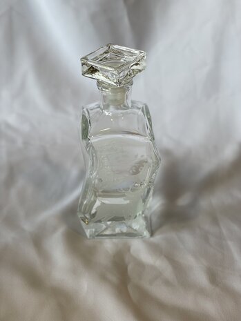 Edwanex Decanter with Motif