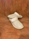 Chaussons-dintérieur-en-cuir-et-laine-Beige
