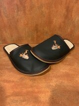 Lederen huis pantoffels met motief, donker groen Lederen huis pantoffels met motief, donker groen