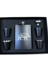 Rypo Heupfles met 4 Borrelglaasjes Varken 240ml (8oz) Rypo Heupfles met 4 Borrelglaasjes Varken 240ml (8oz)